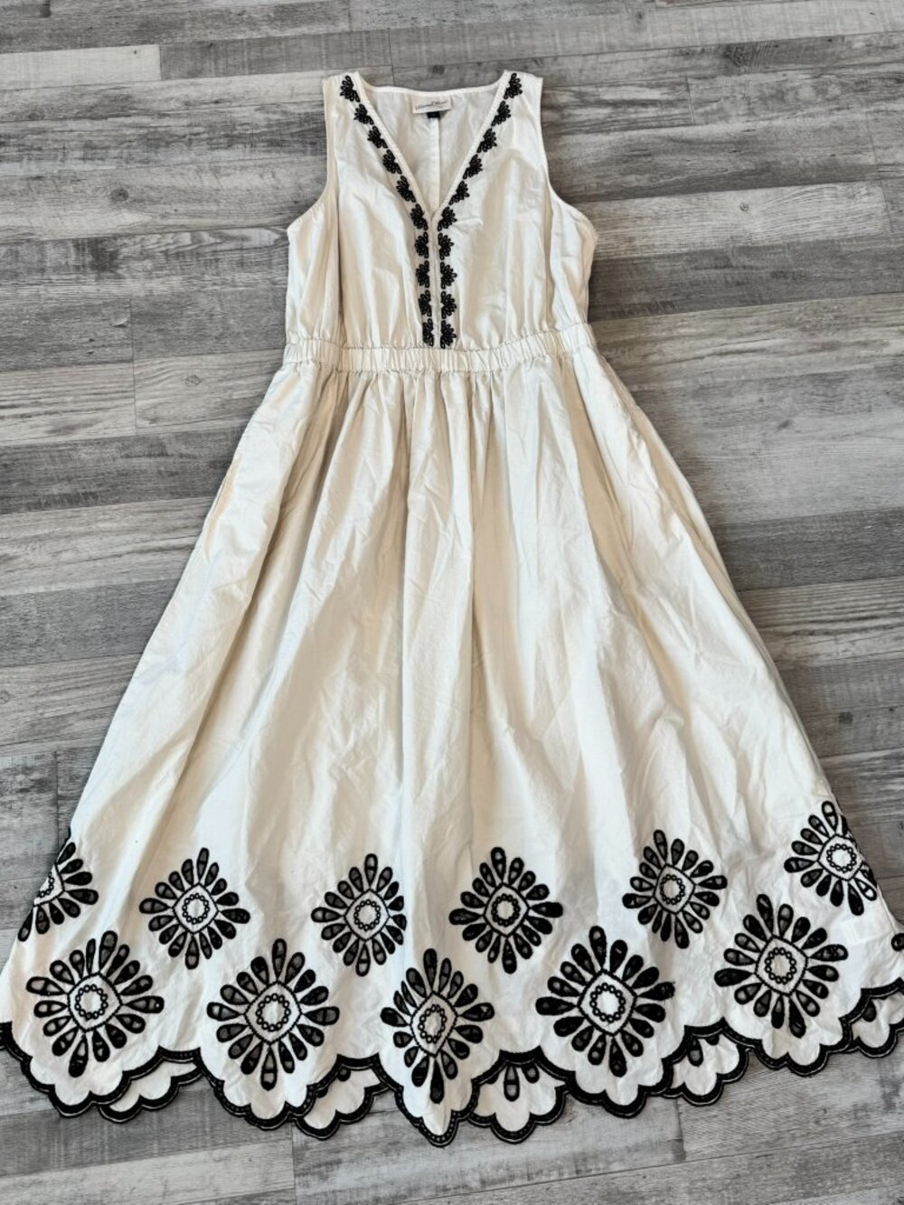 Universal Thread ivory black embroidered midi dress sleeveless scallop large A16